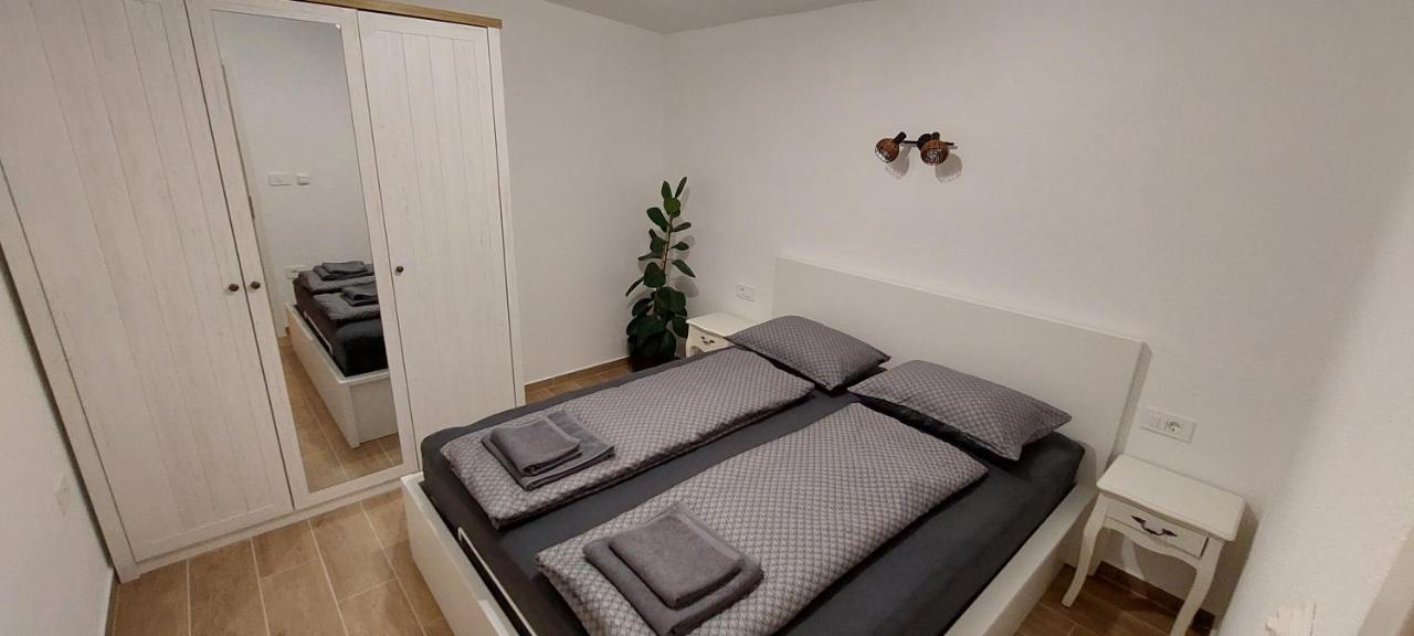 Stara Malija Apartamento Izola Exterior foto